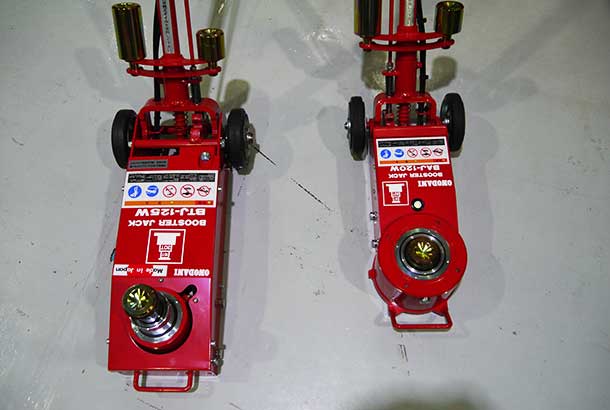 同じ135W型でも、新商品(右)と従来品(左)の大きさの違いは歴然